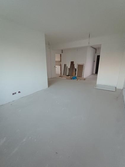 Apartament cu 3 camere decomandat în 1 Mai