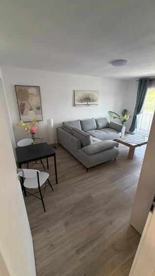 Apartament cu 2 camere decomandat în 1 Decembrie