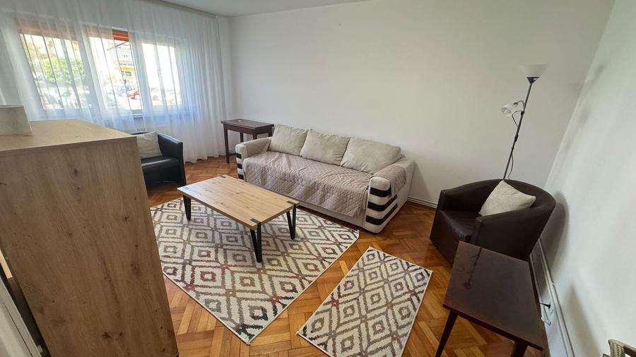 Apartament cu 3 camere decomandat, mobilat în Ștrand