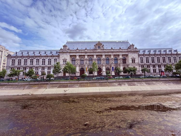 Spațiu comercial, de 92.839996337891 mp, în Centrul Istoric