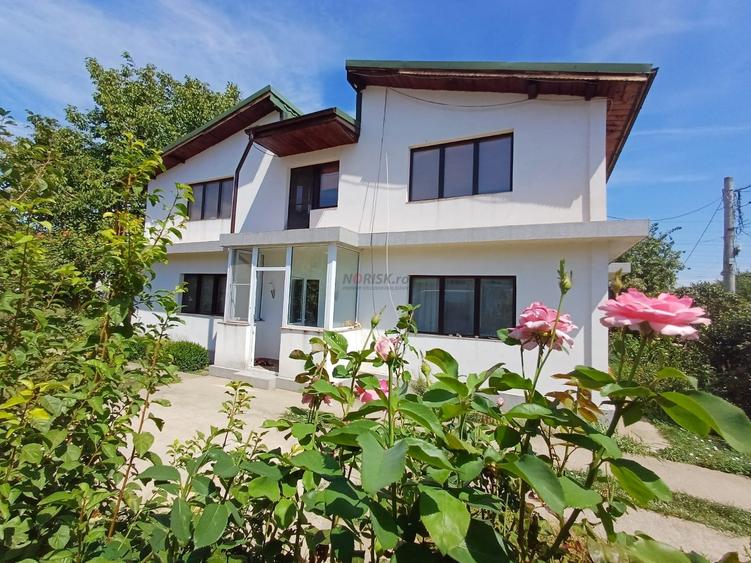 Casă individuală cu 7 camere cu Canalizare în Bragadiru