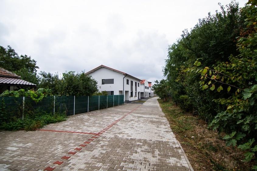 Duplex cu 4 camere cu Teren 300 Mp în Chișoda