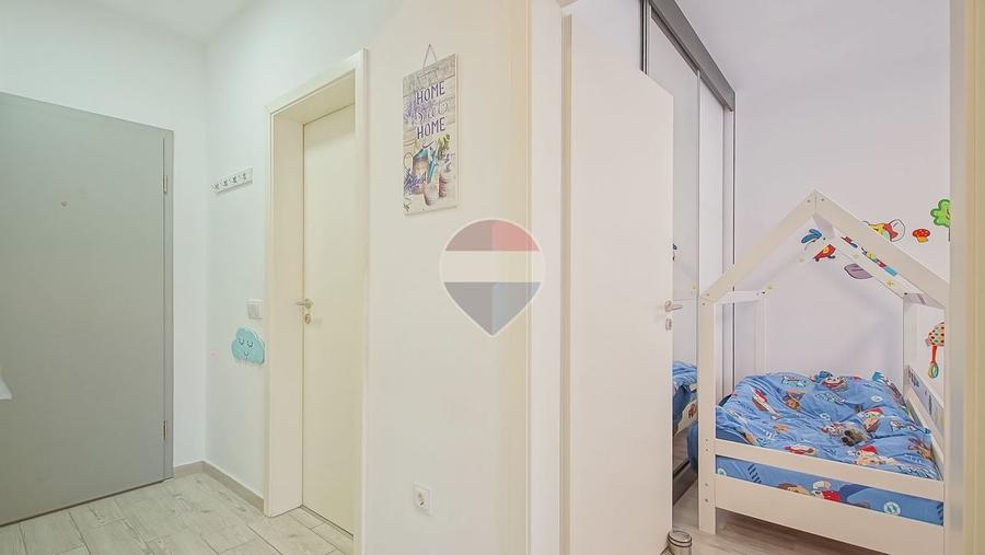 Apartament cu 3 camere decomandat în Tractorul