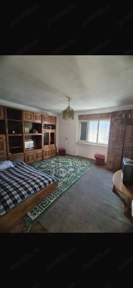 Casă cu 5 camere cu Teren 180 Mp în Central