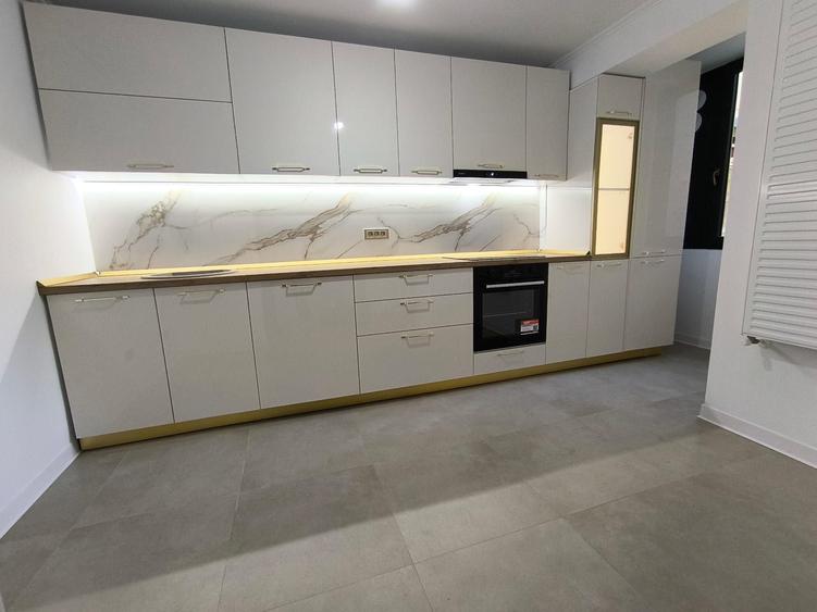 Apartament cu 3 camere decomandat în Sud