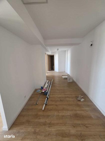 Apartament cu 3 camere decomandat în Văcăresti