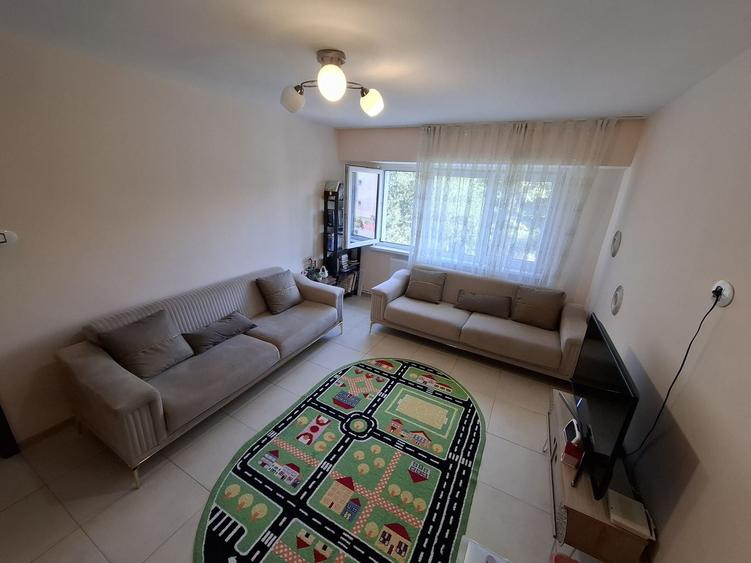 Apartament cu 3 camere decomandat, mobilat în Tomis III