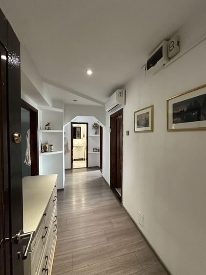 Apartament cu 4 camere decomandat în Calafat