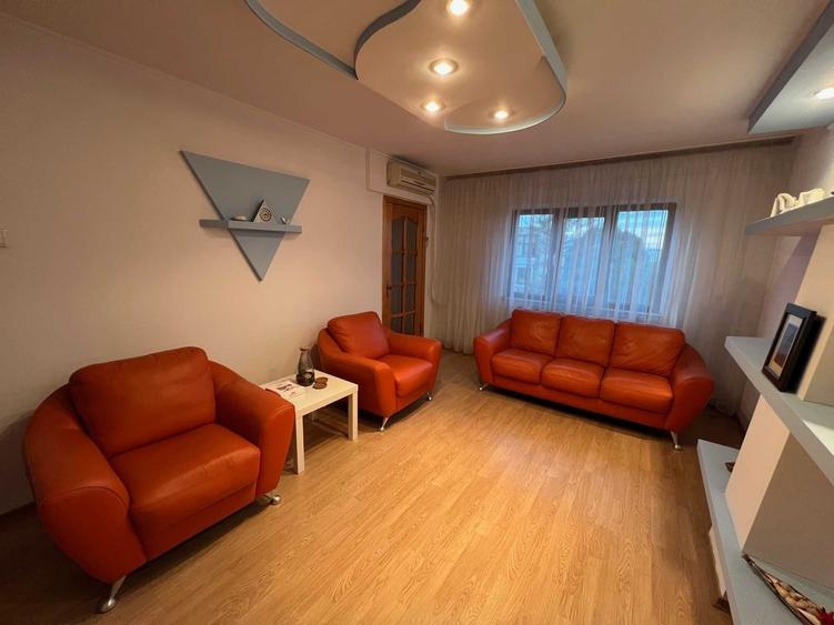 Apartament cu 3 camere decomandat în Eremia