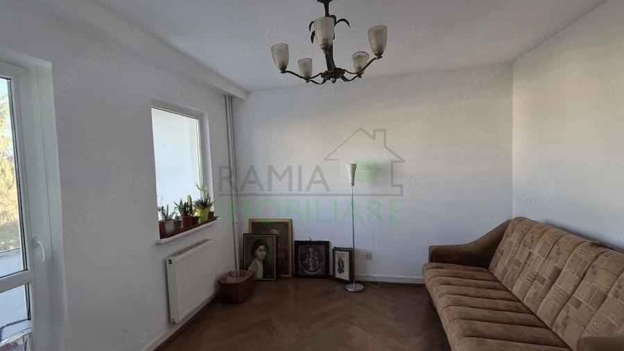 Apartament cu 3 camere semidecomandat în Astra