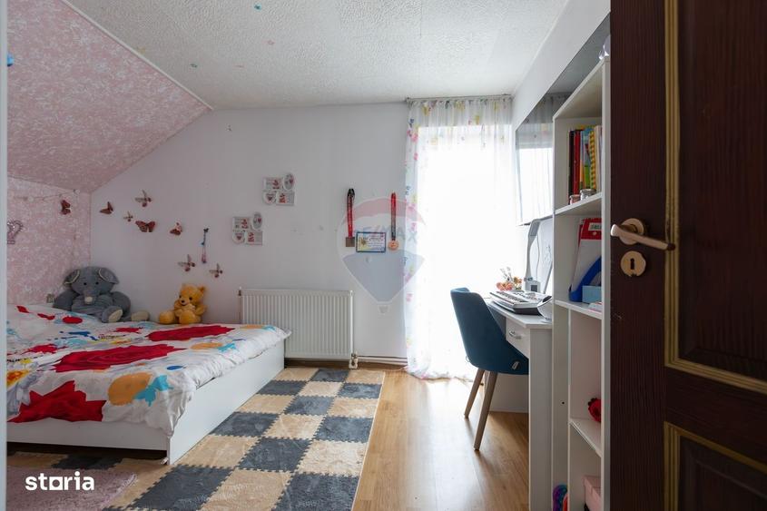 Casă cu 4 camere cu Teren 230 Mp în Măgura