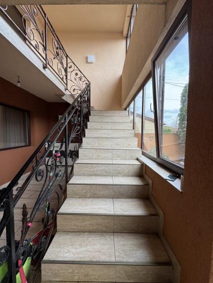 Casă individuală cu 9 camere cu Canalizare în B-dul București