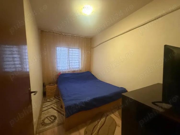 Apartament cu 3 camere decomandat în Costești