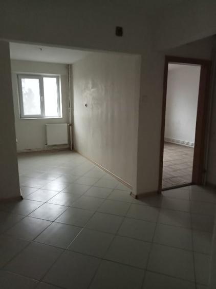 Apartament cu 3 camere decomandat în Casa de Cultură