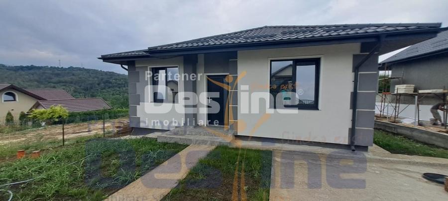 Casă individuală cu 4 camere cu Teren 440 Mp în Valea Adâncă
