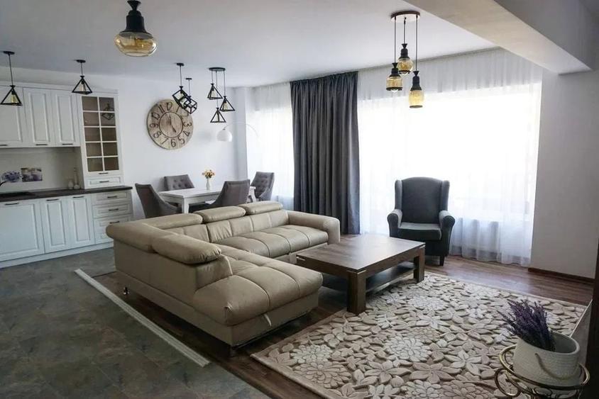 Apartament cu 2 camere semidecomandat, mobilat în Central