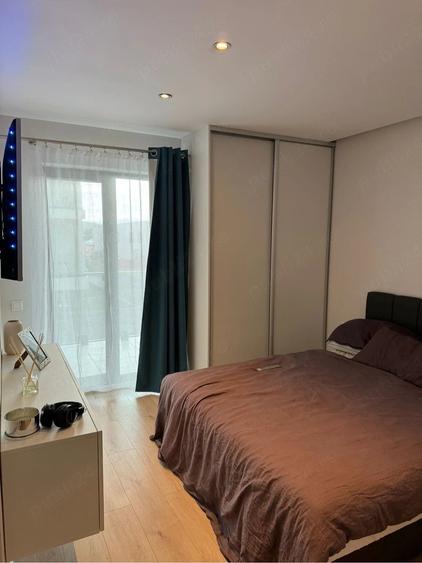 Apartament cu 3 camere semidecomandat în Florești
