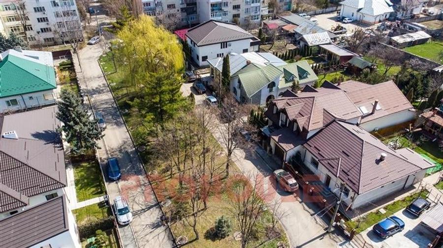 Casă individuală cu 10 camere cu Teren 550 Mp în Ultracentral
