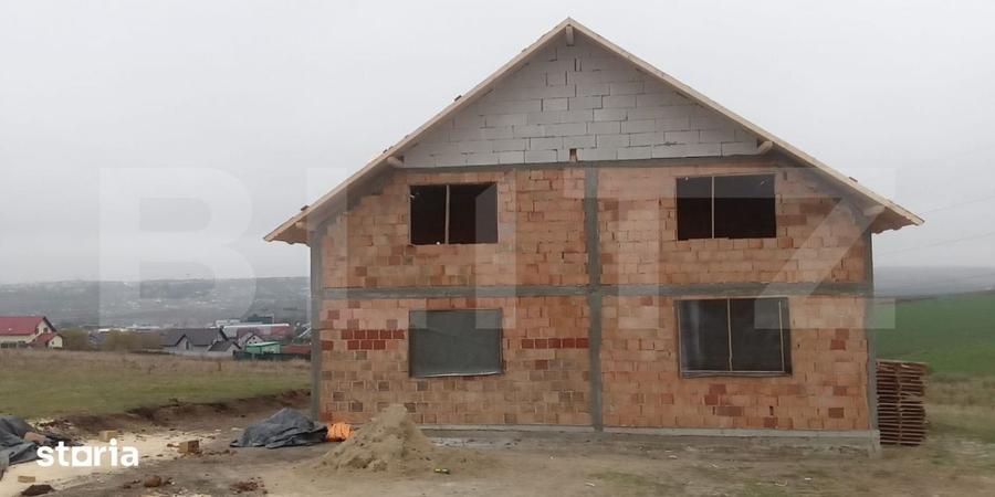 Casă cu 4 camere cu Teren 1000 Mp în Șcheia