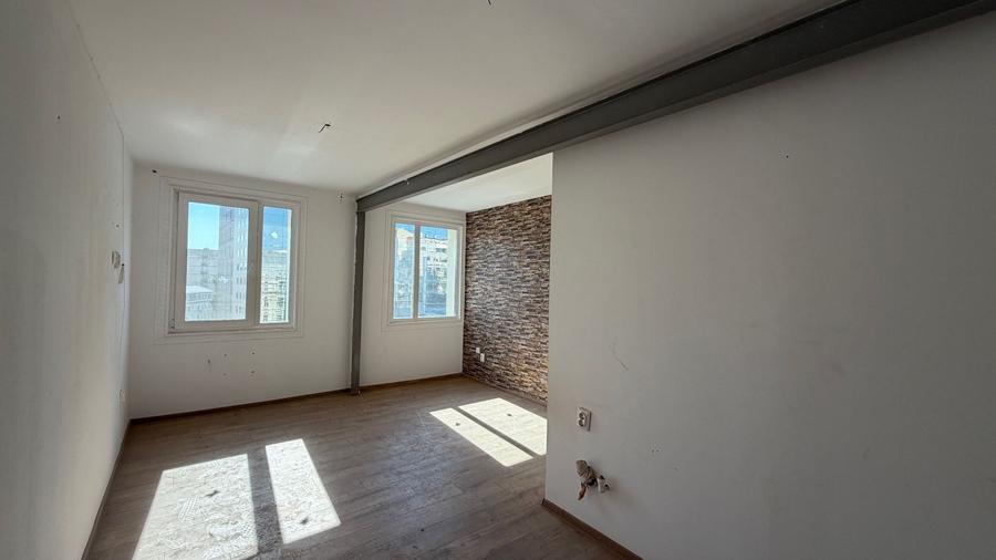 Apartament cu 6 camere decomandat în Calea Victoriei