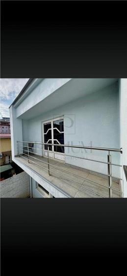 Casă cu 7 camere cu Teren 470 Mp în Central