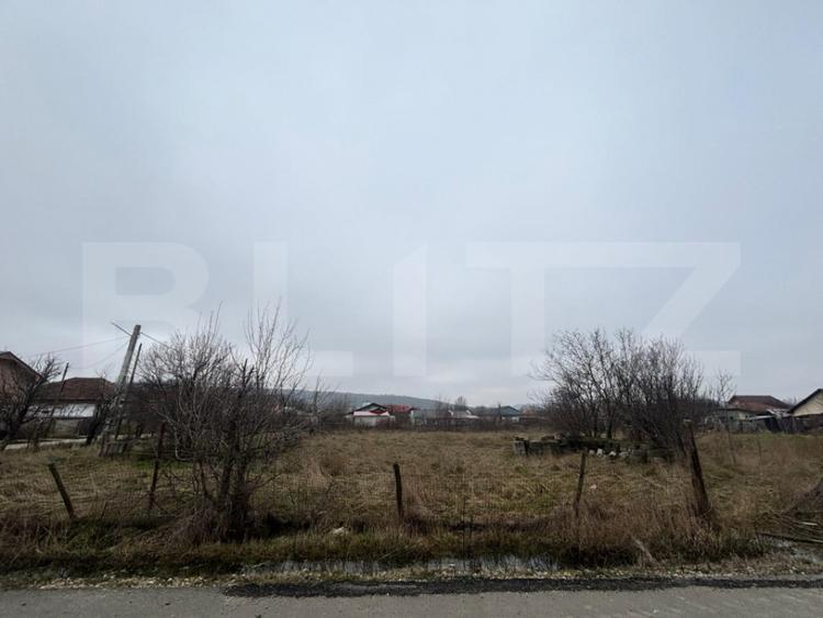 Teren de 1200 mp, în Podari