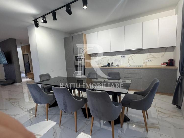 Casă individuală cu 9 camere cu Canalizare în Sânmartin
