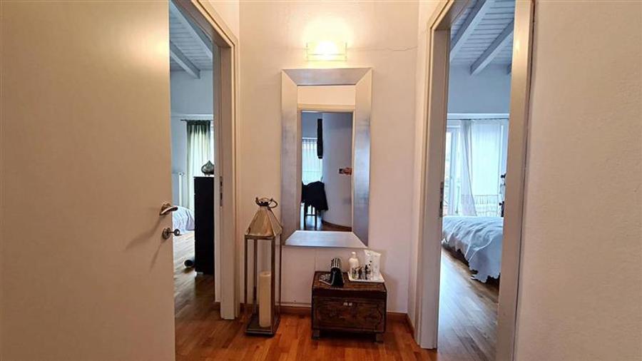 Penthouse cu 3 camere decomandat, mobilat în Girocului