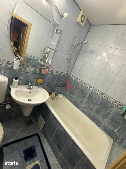 Apartament cu 4 camere decomandat în Titan