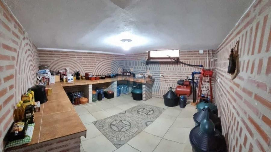 Casă cu 4 camere cu Garaj în Costești