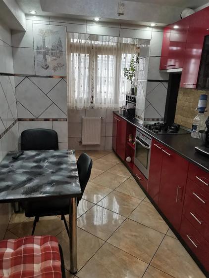 Apartament cu 3 camere decomandat în Exterior Vest