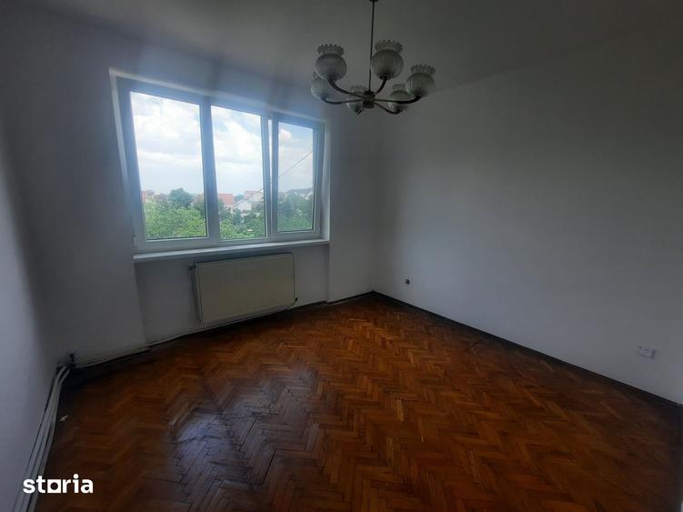 Apartament cu 4 camere în Semicentral