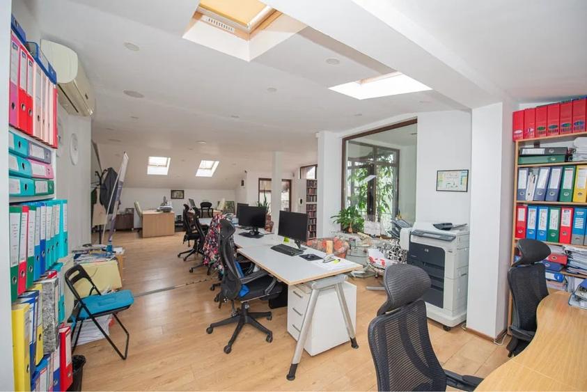 Spațiu comercial, de 220 mp, în Central