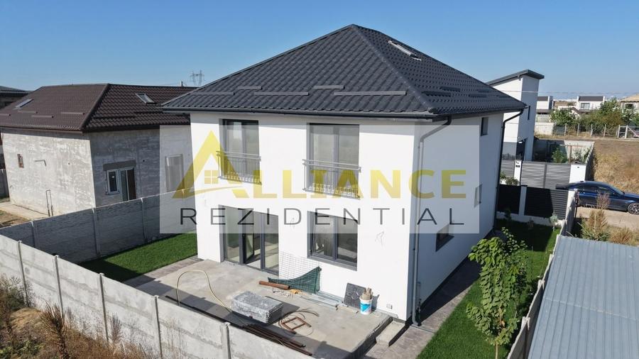 Casă individuală cu 4 camere cu Canalizare în Berceni