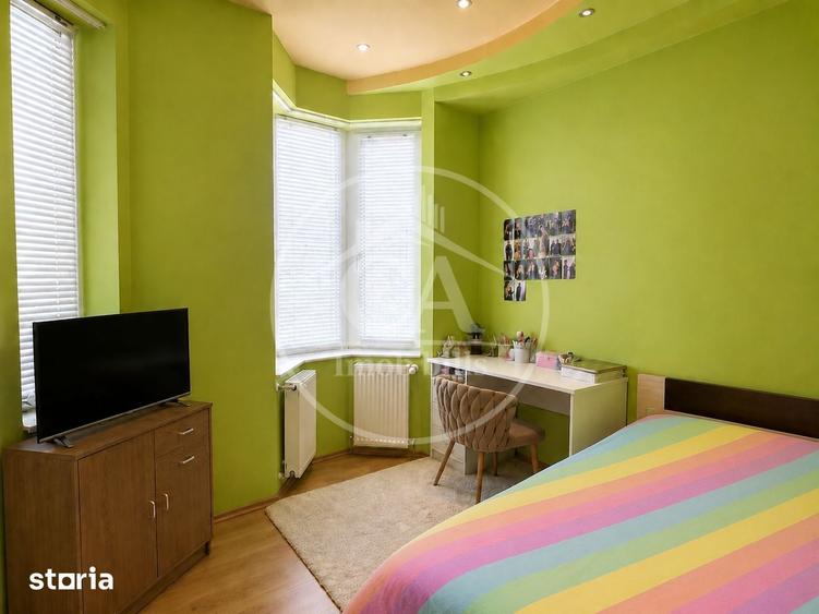 Casă cu 5 camere decomandat cu Teren 298 Mp în Rogerius