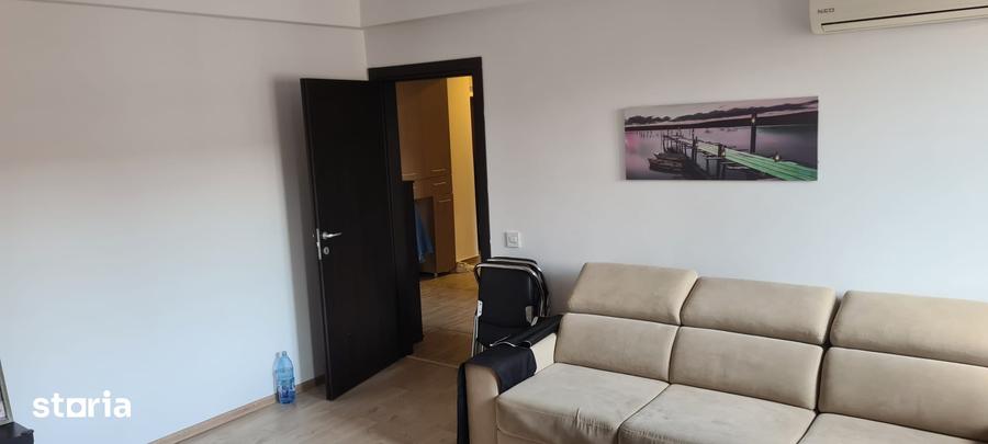Apartament cu 3 camere decomandat în