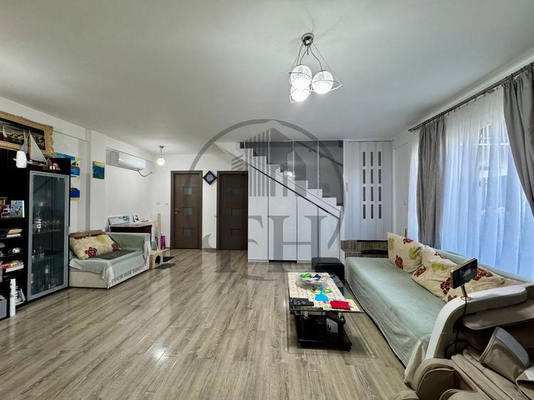 Casă individuală cu 16 camere cu Canalizare în Vest