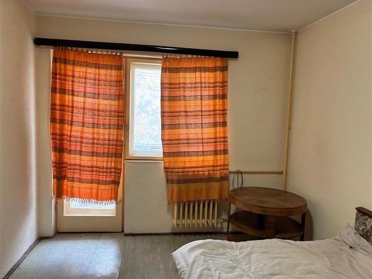 Apartament cu 3 camere decomandat în Berceni