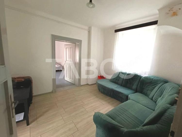 Apartament cu 3 camere semidecomandat în Orașul de Jos