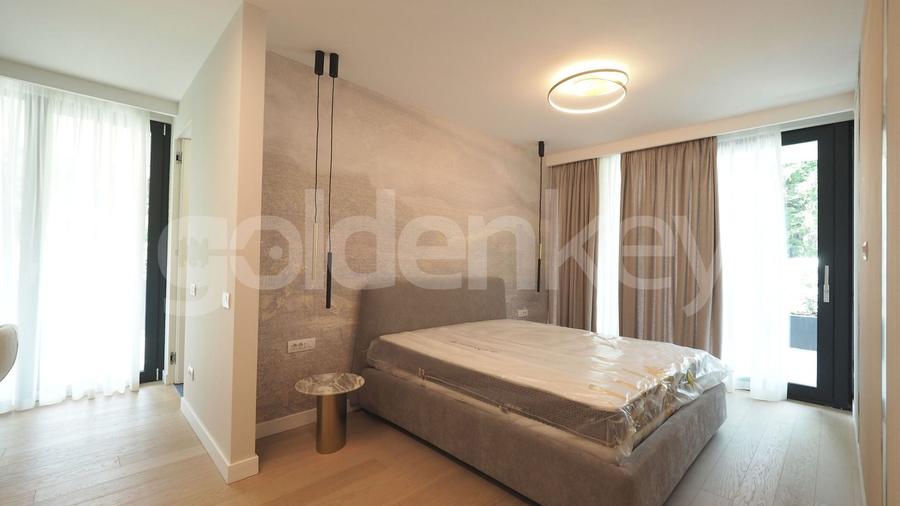 Apartament cu 4 camere semidecomandat, mobilat în Aviatorilor