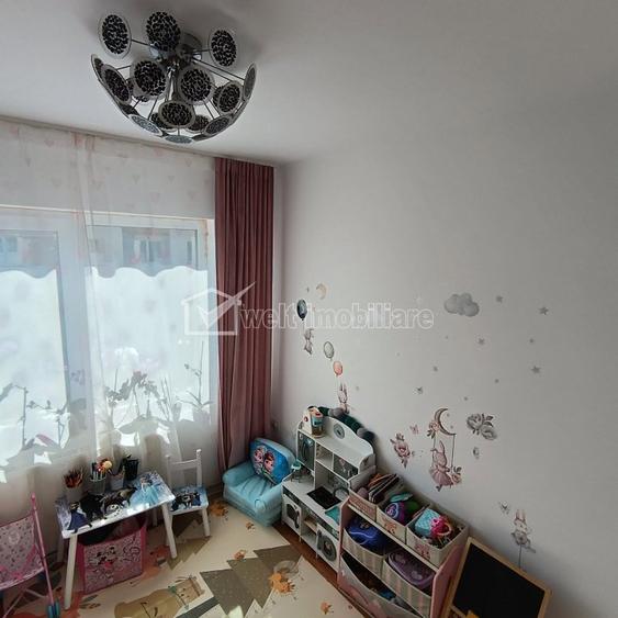 Apartament cu 3 camere semidecomandat în Florești