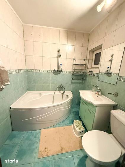 Apartament cu 3 camere decomandat în Vitan