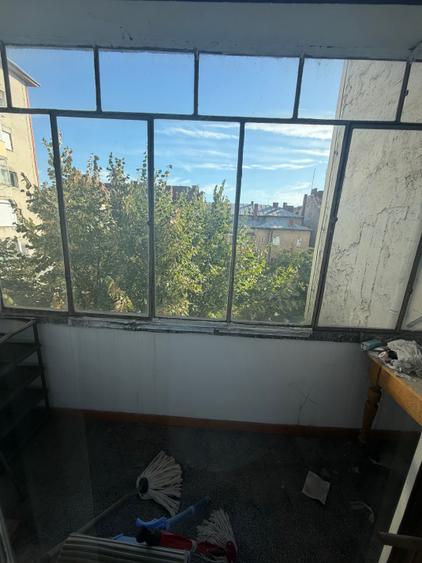 Apartament cu 4 camere semidecomandat în Ultracentral