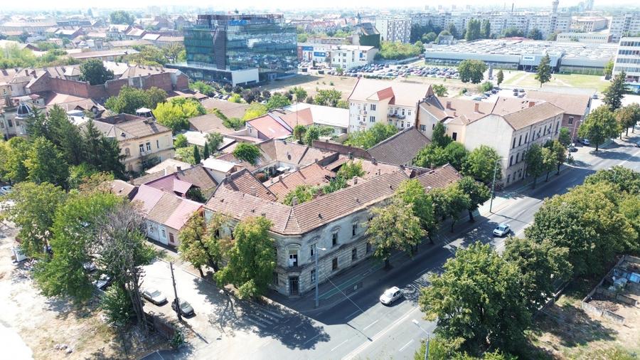 Casă individuală cu 30 camere cu Canalizare în Central