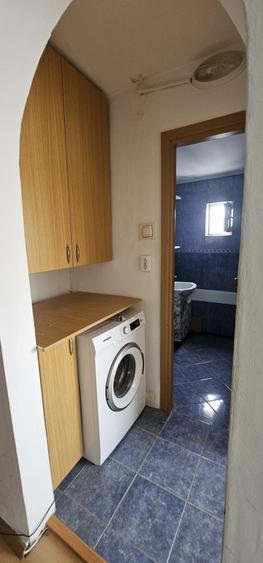 Apartament cu 2 camere semidecomandat, mobilat în Moinești