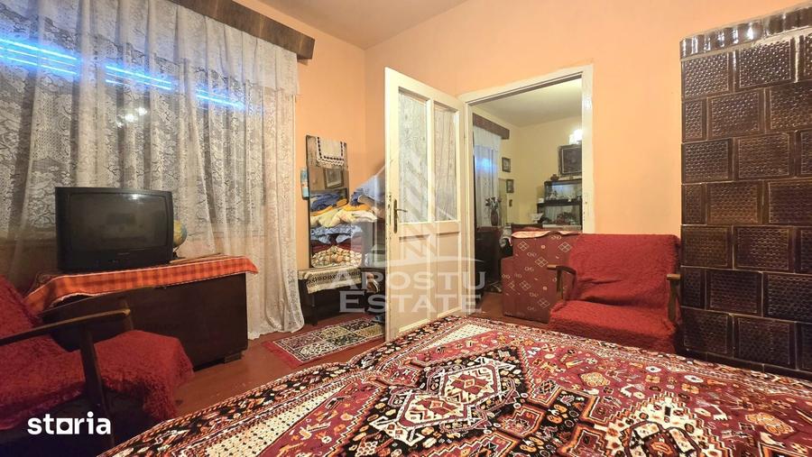 Casă cu 3 camere nedecomandat cu Teren 698 Mp în Pârneava