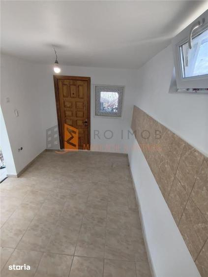 Casă cu 3 camere semidecomandat cu Teren 844 Mp în Pietroasele