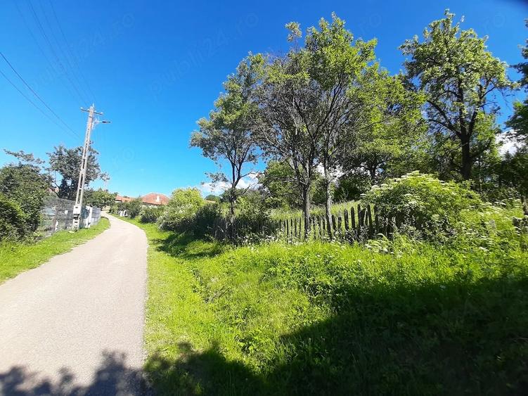 Teren de 410 mp, în Cerișor