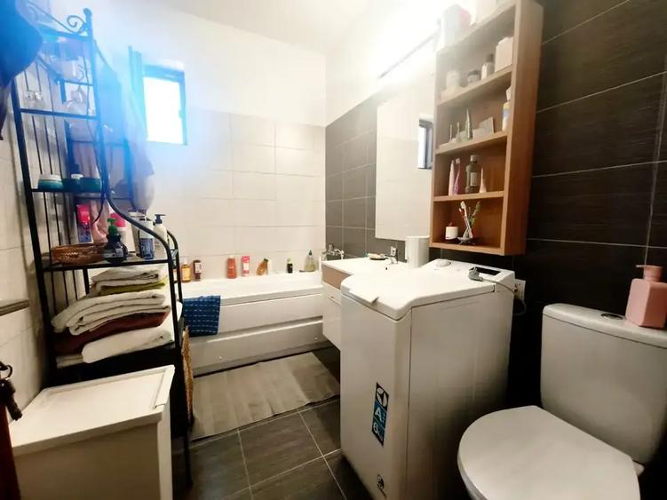 Apartament cu 3 camere decomandat, mobilat în Ozana