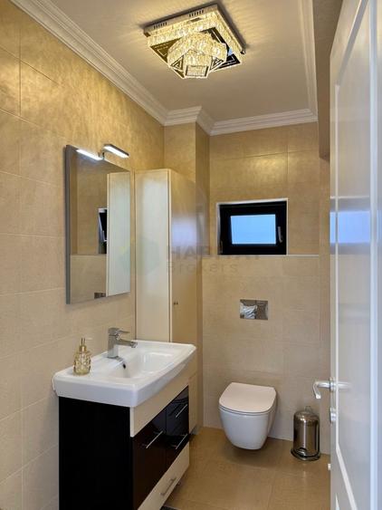 Casă individuală cu 5 camere cu Canalizare în Central